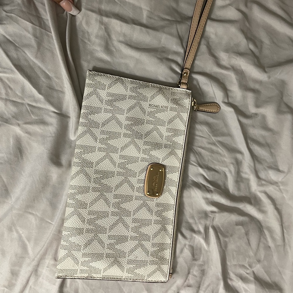 michael kors wristlet